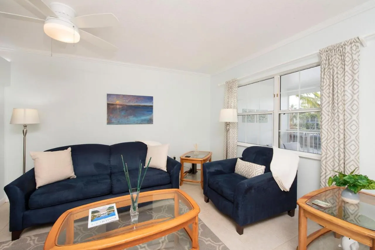 Snug Harbour View Condo #8 ジョージ・タウン