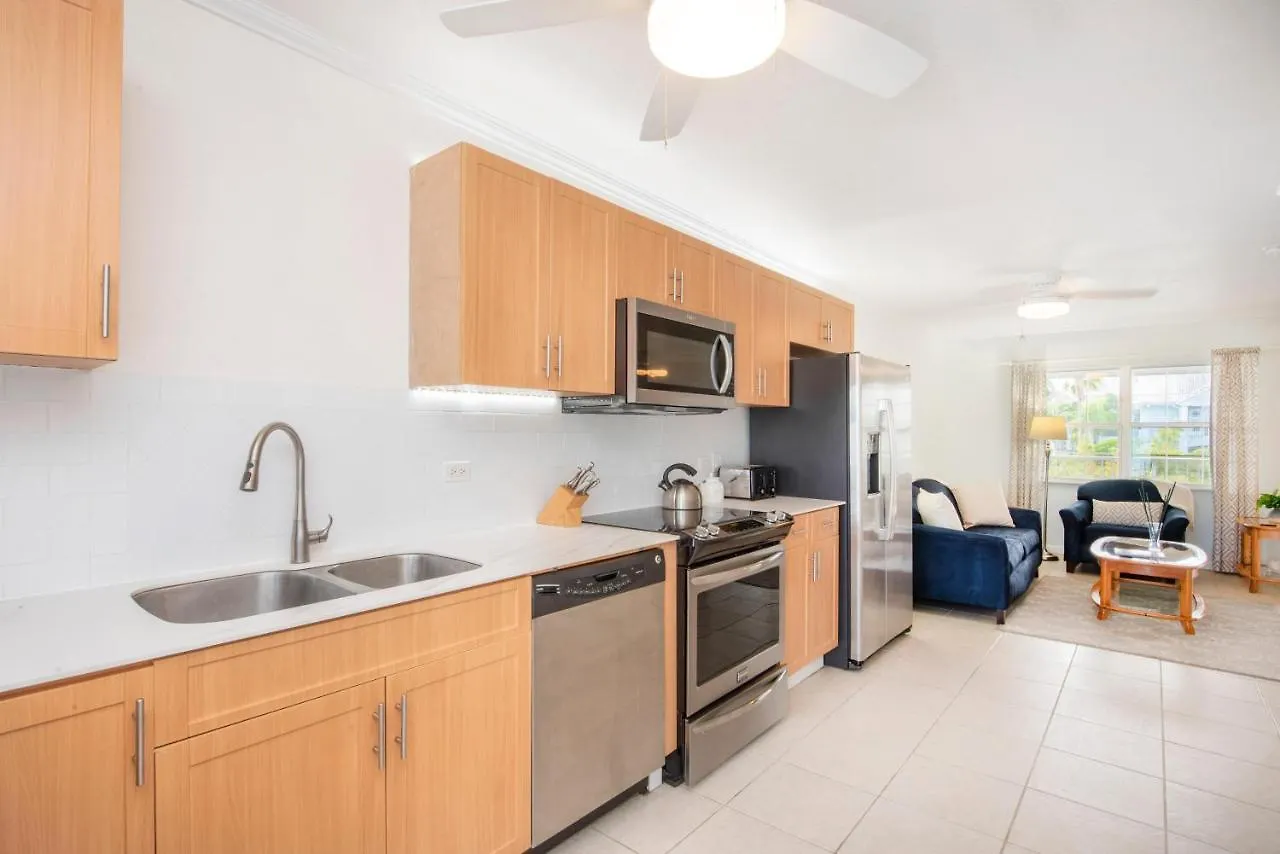 Snug Harbour View Condo #8 ジョージ・タウン