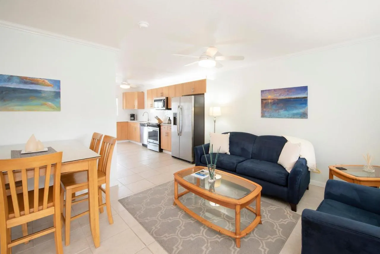 Snug Harbour View Condo #8 조지 타운 펜션