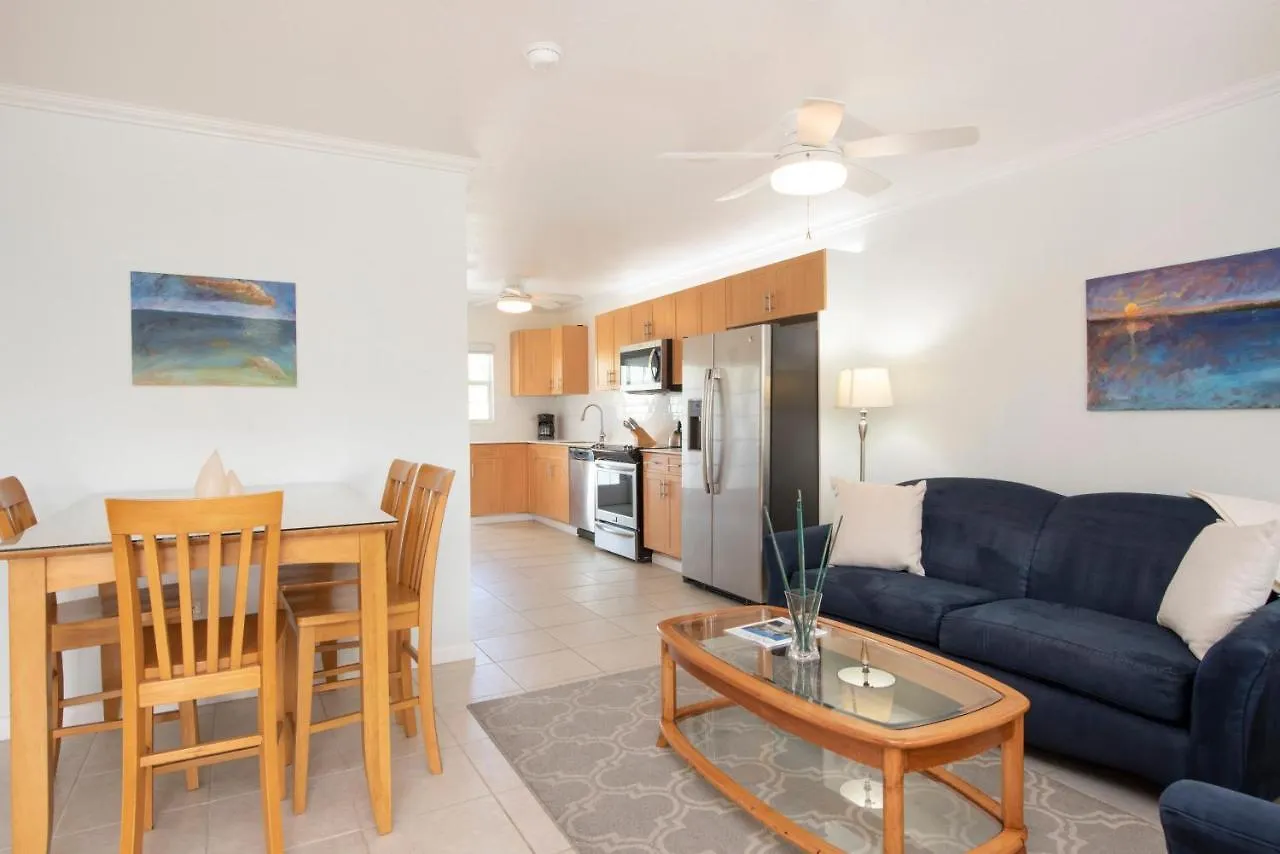 Snug Harbour View Condo #8 George Town Holiday home